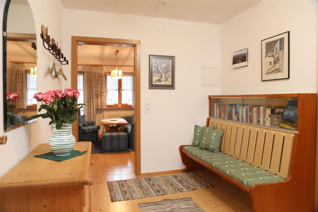 Ferienwohnung Almroeserl Flur