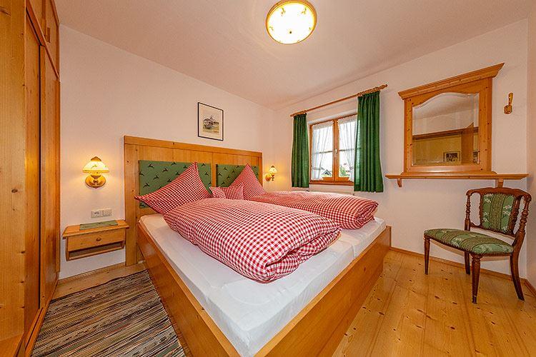 Ferienwohnung Almroeserl Schlafzimmer