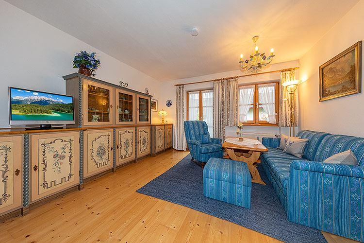 Ferienwohnung Almroeserl Wohnzimmer