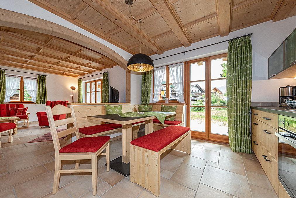 Ferienhaus 4erspitzblick Küche Essecke