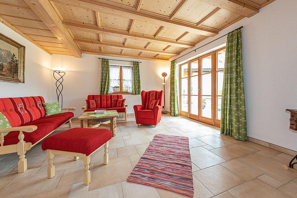 Ferienhaus 4erspitzblick Wohnzimmer Sitzecke