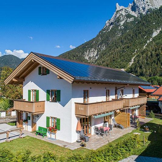 Ferienhaus Mittenwald Stoaroeserl Außenansicht