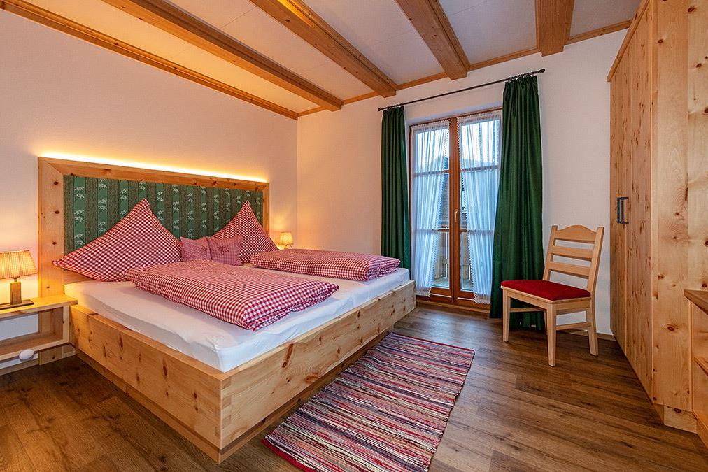 Ferienhaus Stoaröserl Schlafzimmer 2